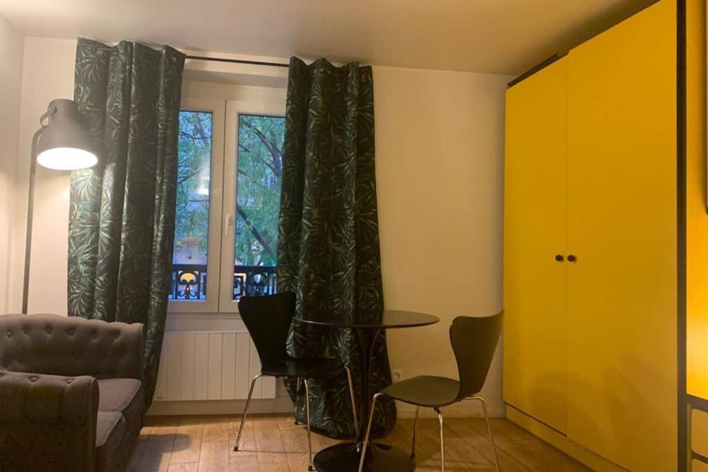 Appartement Charming Le Marais Retro à Paris Extérieur photo